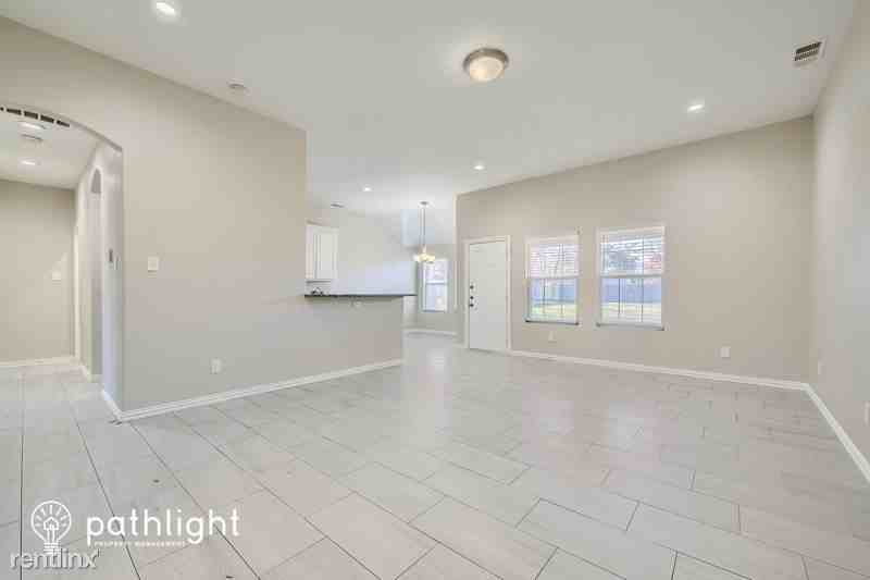 2715 Henry Rd - Photo 3 of 19