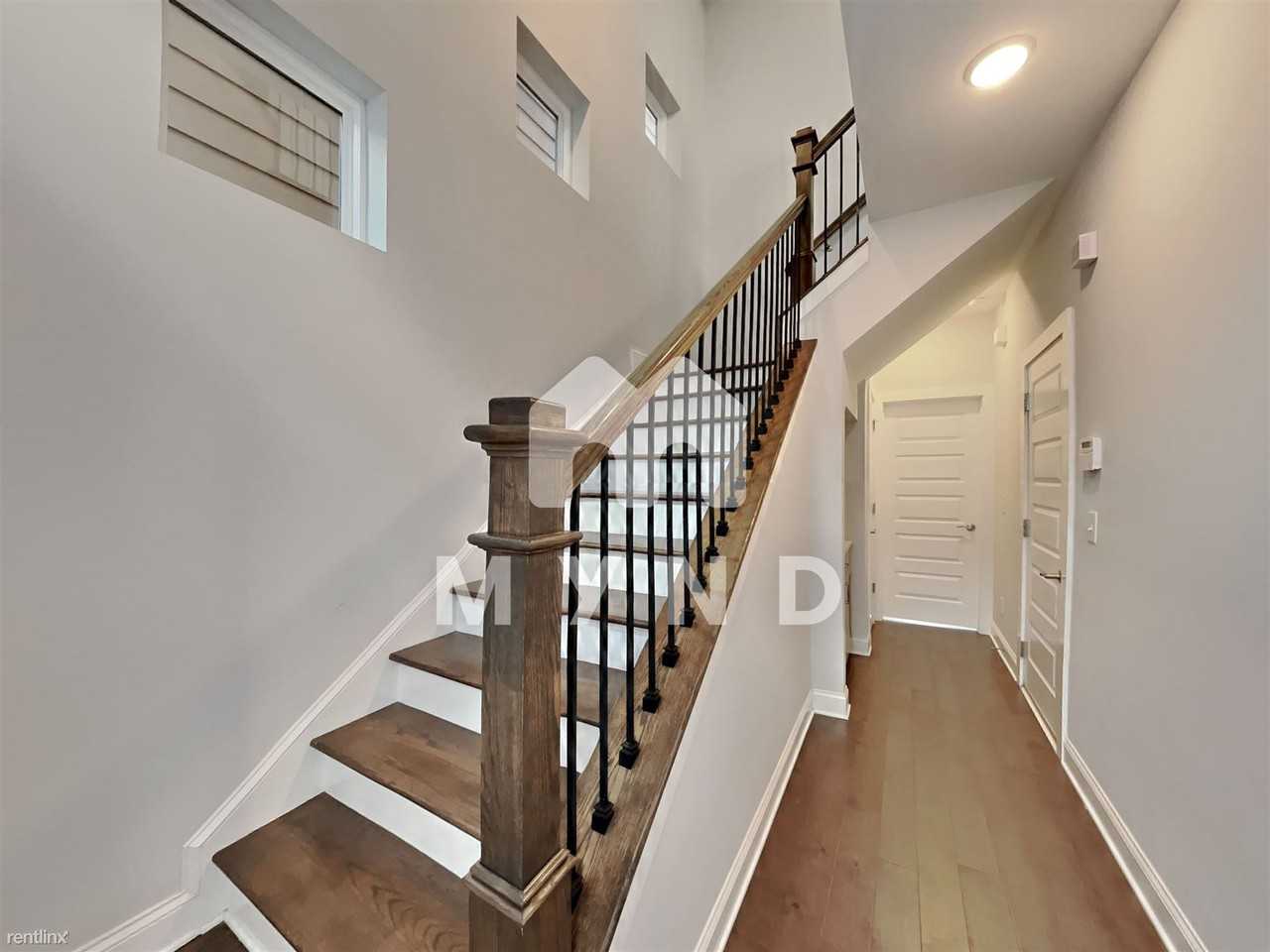 511 Broadview Pl Ne - Photo 2 of 23