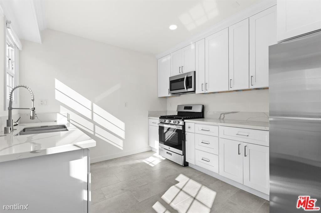 1235 S Tremaine Ave - Photo 3 of 10