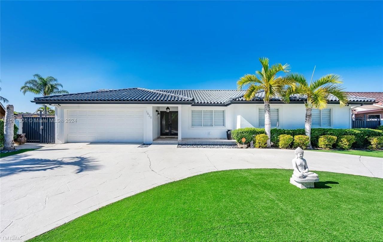 1820 Sw 140th Pl Fl 33175 - Photo 2 of 16