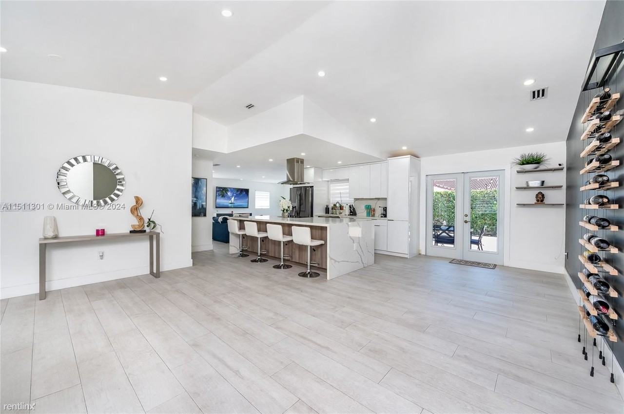1820 Sw 140th Pl Fl 33175 - Photo 3 of 16