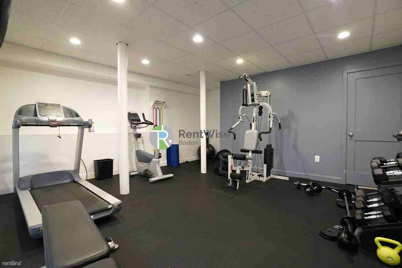 1302 Commonwealth Ave - Photo 2 of 3