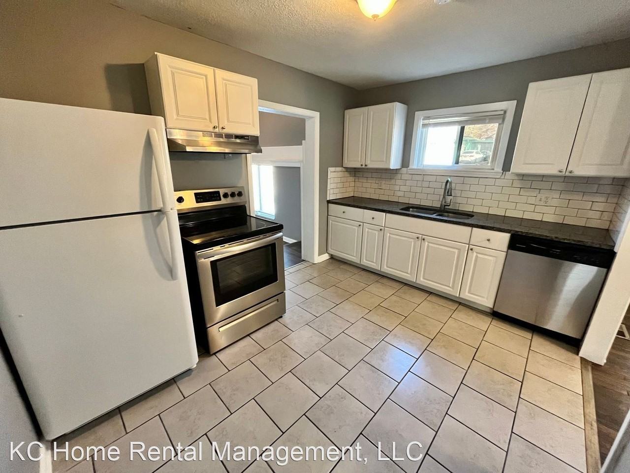 4412 N Brighton Ave - Photo 2 of 26