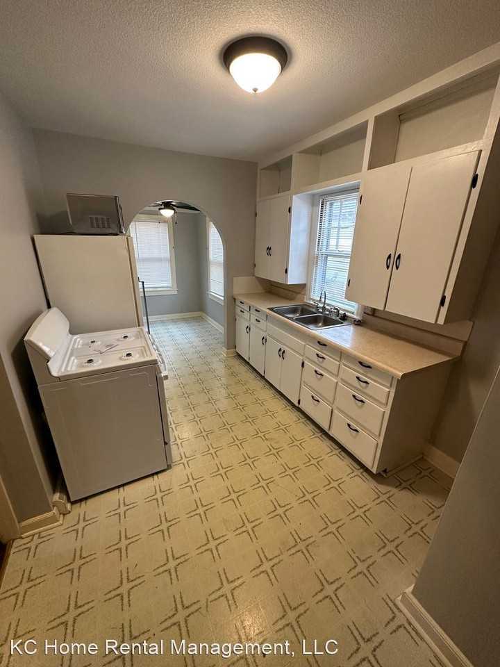 122 E Southside Blvd - Photo 2 of 27