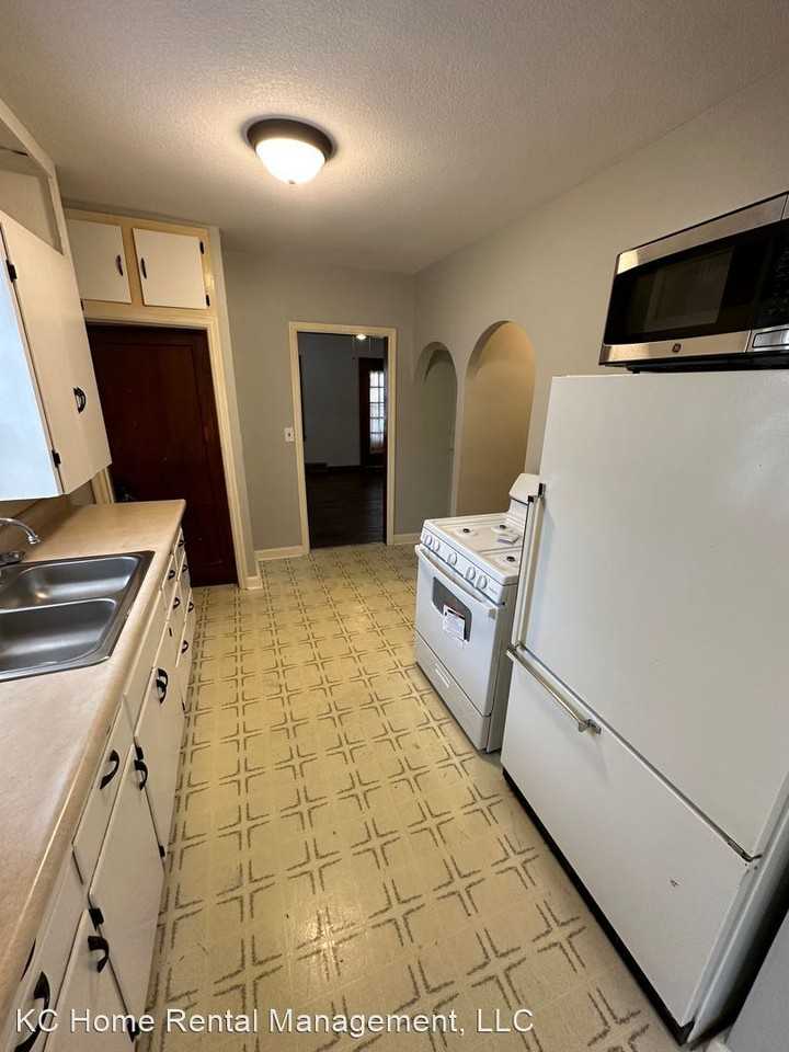 122 E Southside Blvd - Photo 3 of 27