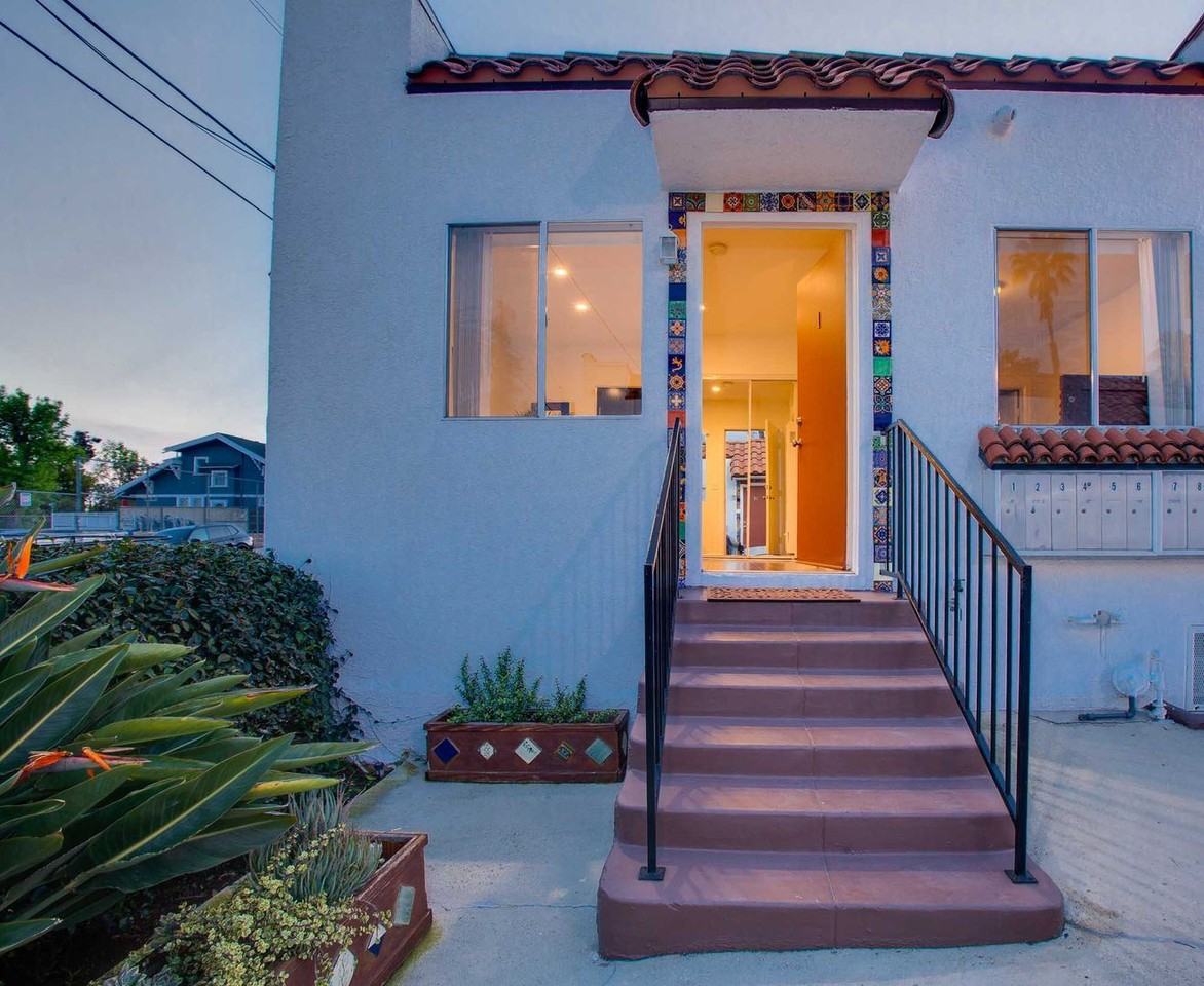 Renovated Apartments on Quiet Cul-de-Sac in Highland Park - Photo 2 of 11