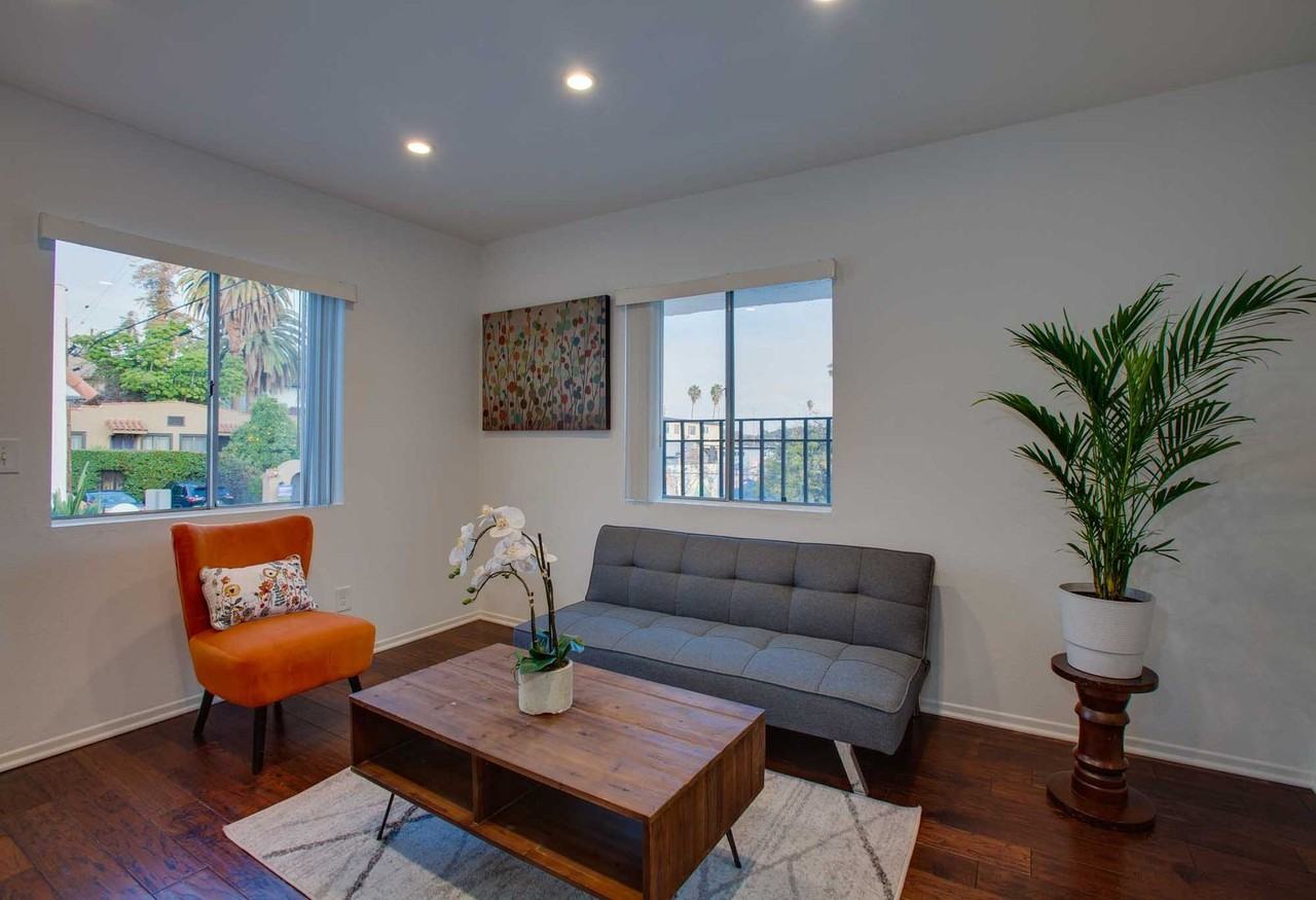 Renovated Apartments on Quiet Cul-de-Sac in Highland Park - Photo 3 of 11