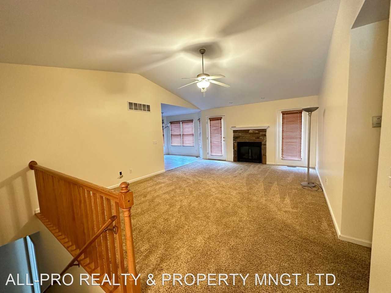 883 Meadows Dr - Photo 2 of 29