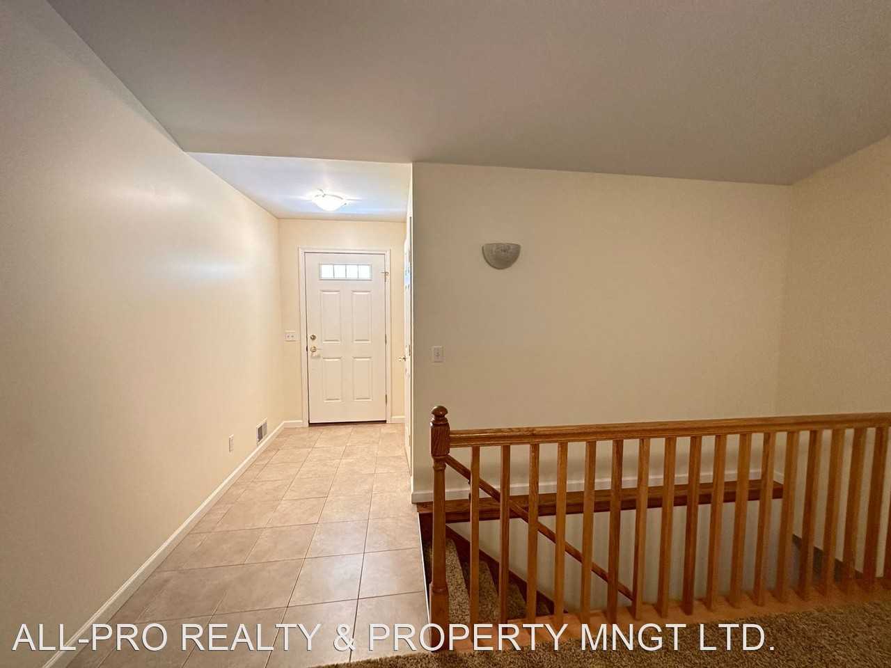 883 Meadows Dr - Photo 3 of 29