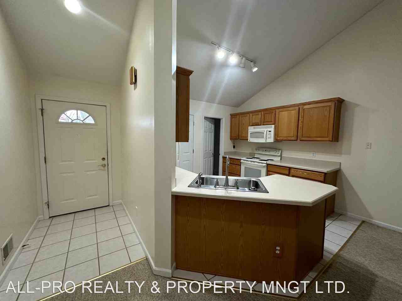 4197 & 4199 Brogan Rd - Photo 3 of 23