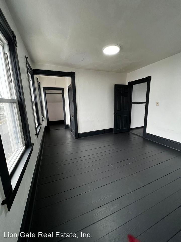 475 Coggeshall St, New Bedford, MA 02746 Studio Apartment for 1,450