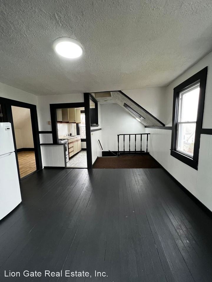 475 Coggeshall St. - Photo 2 of 7