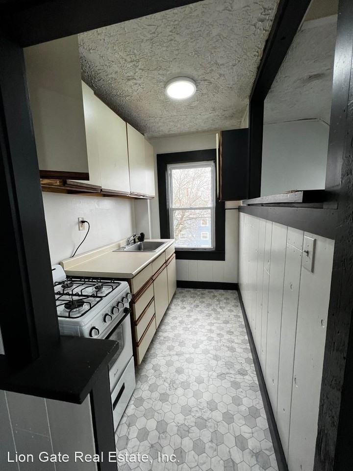 475 Coggeshall St. - Photo 3 of 7