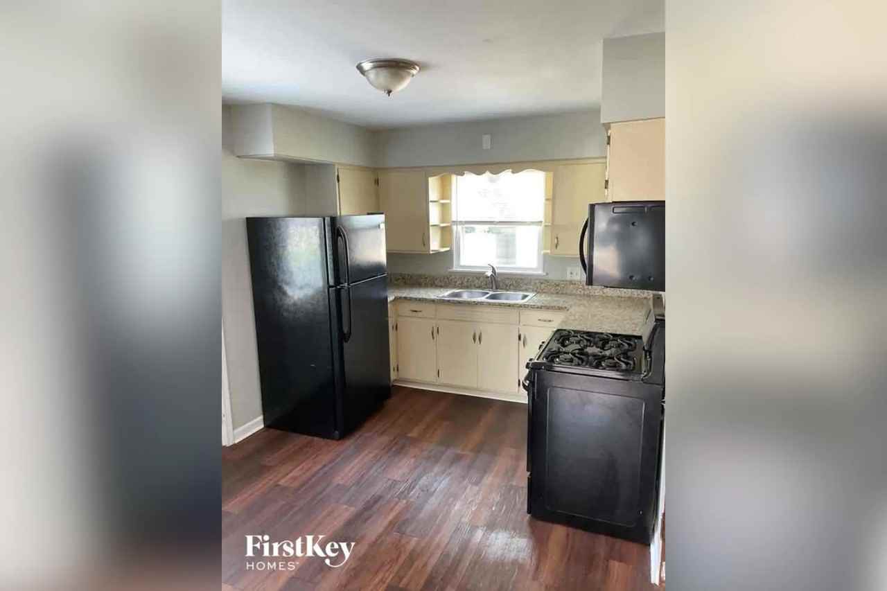 1217 Clara Ave - Photo 3 of 9