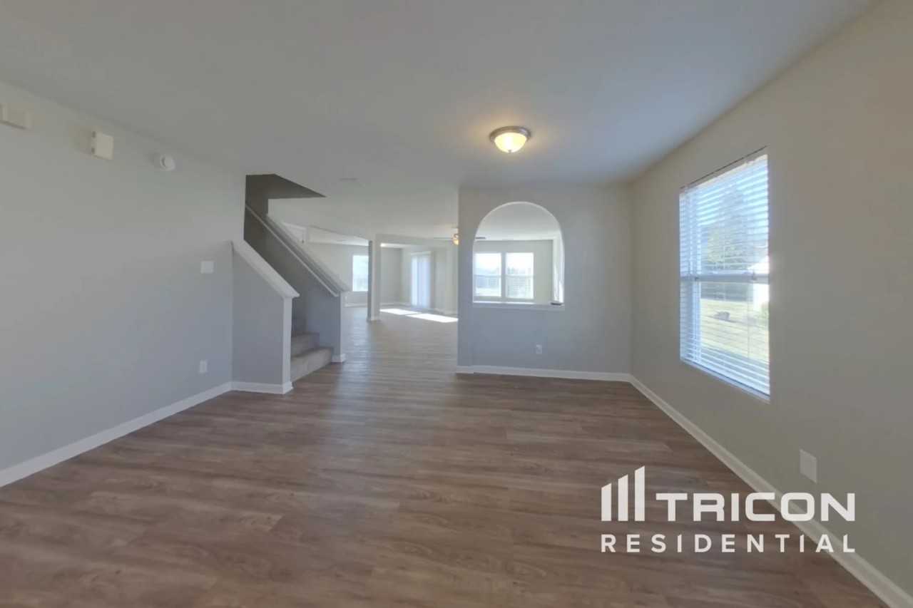 122 Kingsgate Ct - Photo 2 of 23