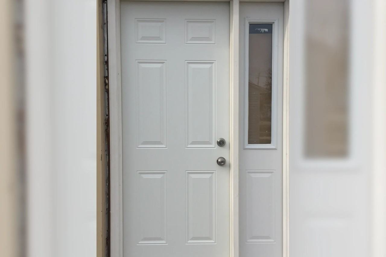 30620 Euclid Ave - Photo 3 of 31