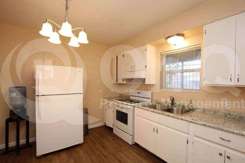 300 W 9th St - Photo 2 of 11