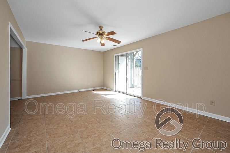 2319 Cheshire Dr - Photo 2 of 30