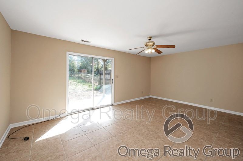 2319 Cheshire Dr - Photo 7 of 30