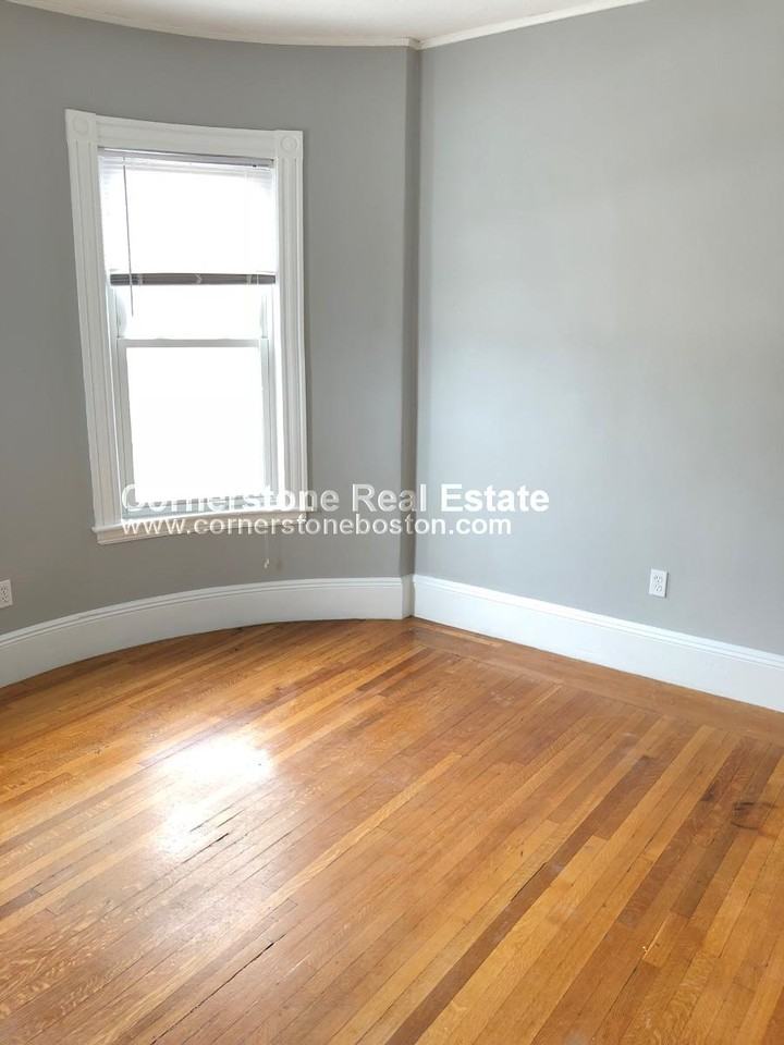 Calumet St #3 - Photo 4 of 13