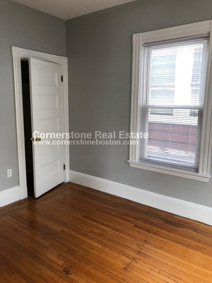 Calumet St #3 - Photo 5 of 13