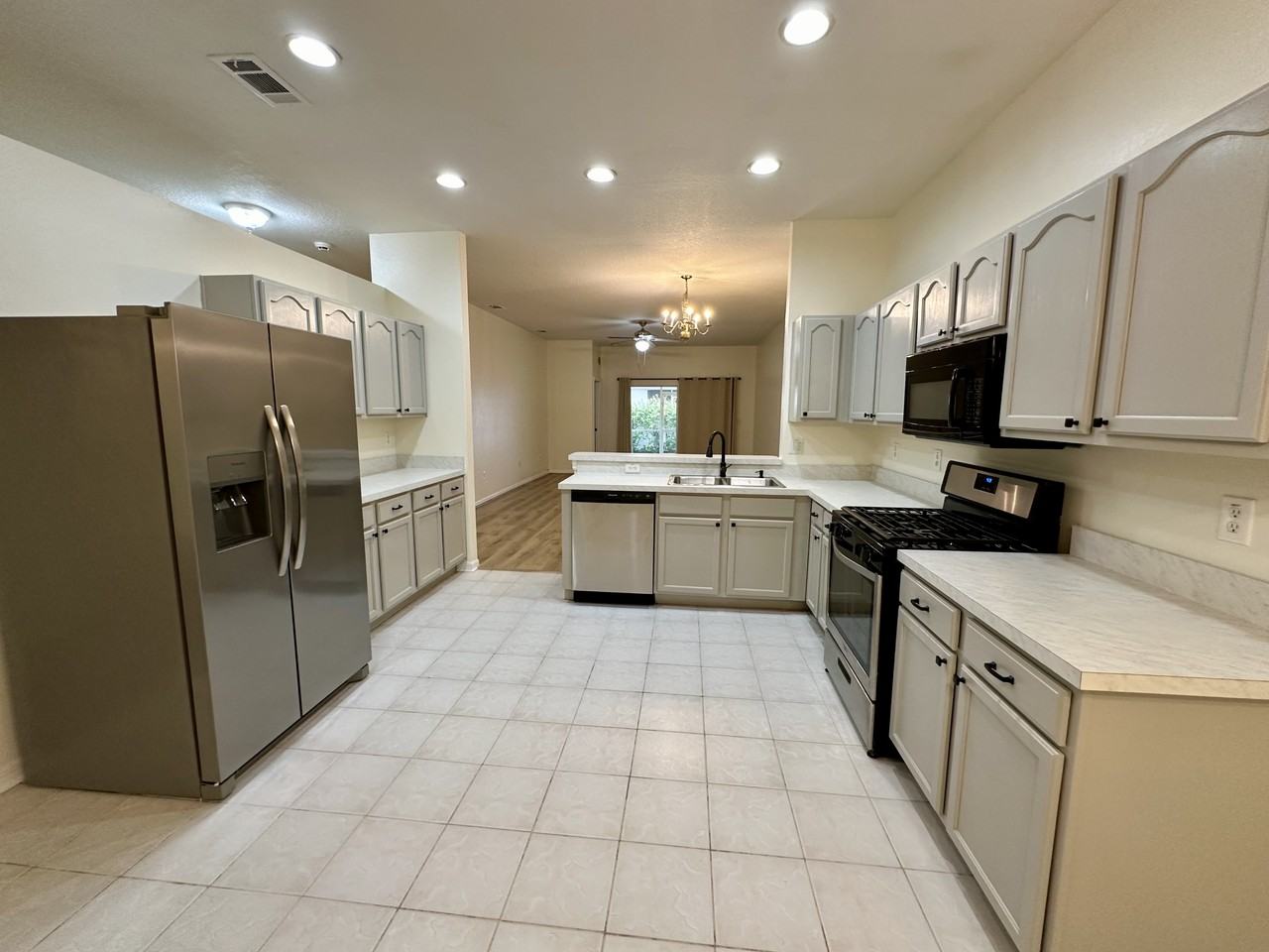 19341 Weymouth Dr - Photo 3 of 26