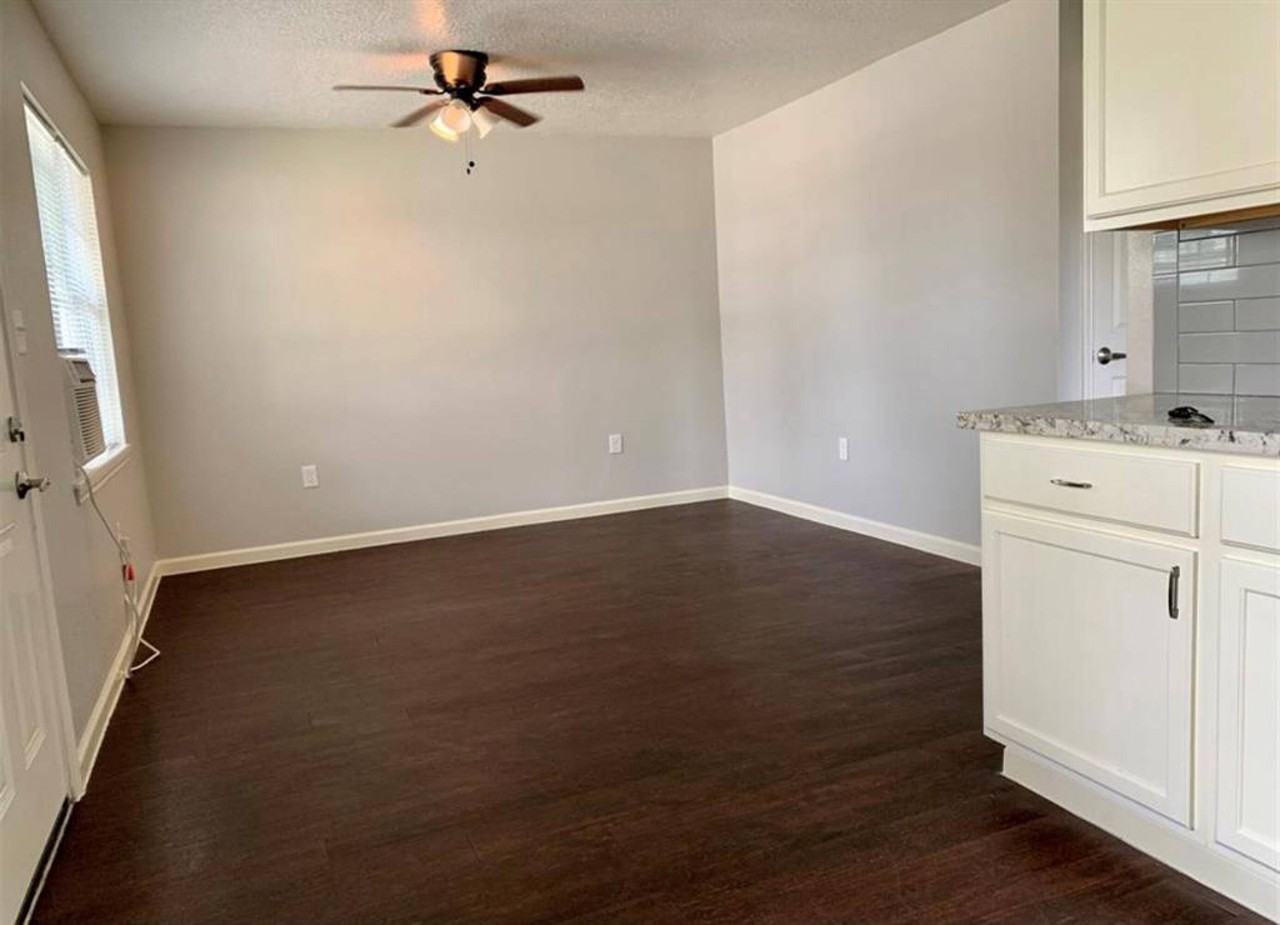 3501 Brewster St - Photo 3 of 11