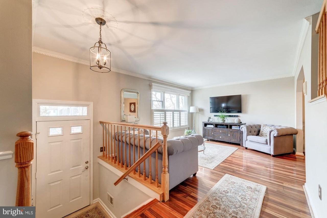 7304 Mallory Cir - Photo 3 of 28