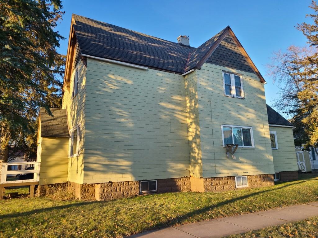 401 7th St W - Photo 2 of 31