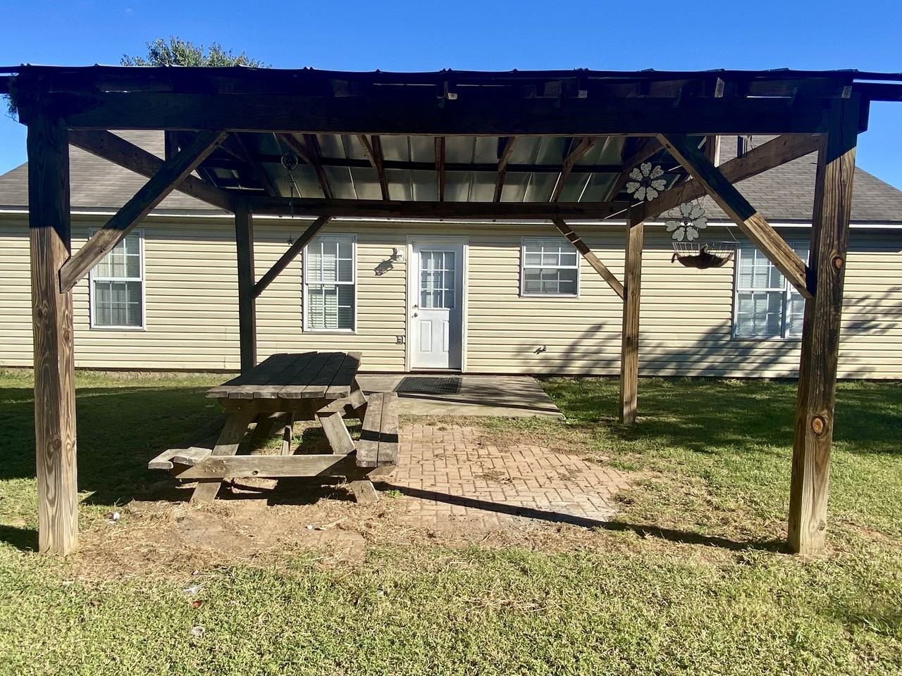 242 Comet Dr - Photo 3 of 36