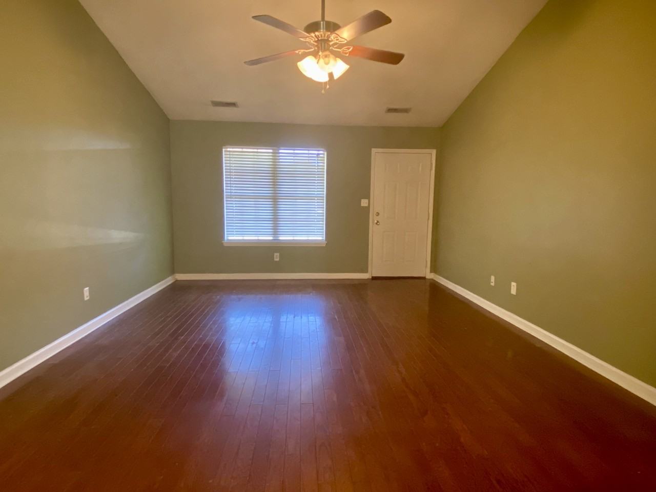 242 Comet Dr - Photo 6 of 36