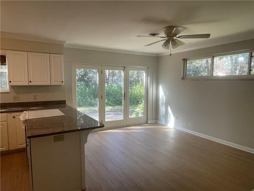 205 Cater St - Photo 2 of 16