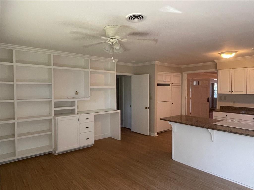 205 Cater St - Photo 3 of 16