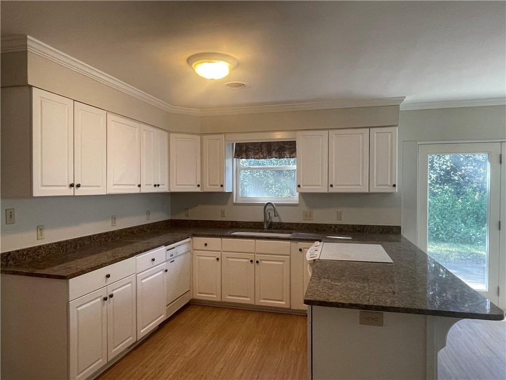 205 Cater St - Photo 5 of 16