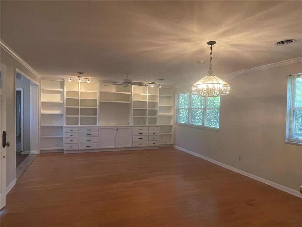 205 Cater St - Photo 6 of 16