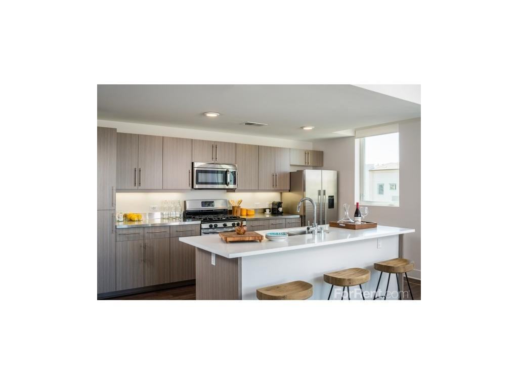 Runway Playa Vista - Photo 3 of 20