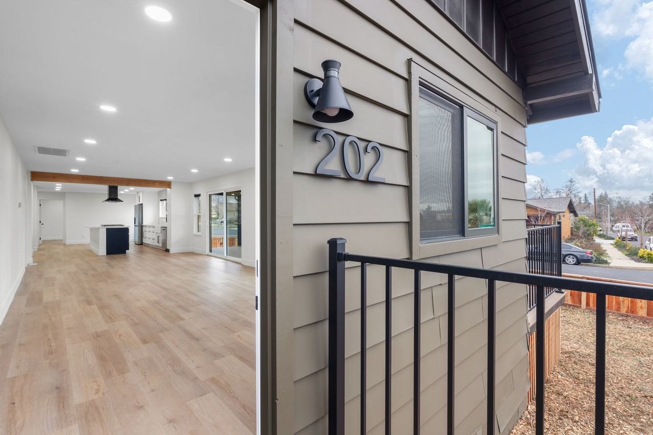 202 Roseville Street - Photo 2 of 23