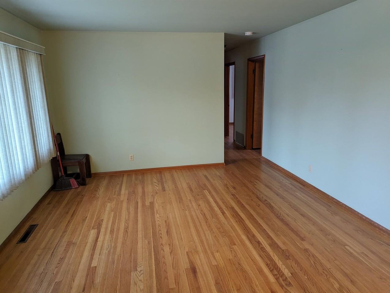 9 Glenview Dr #1 - Photo 3 of 35