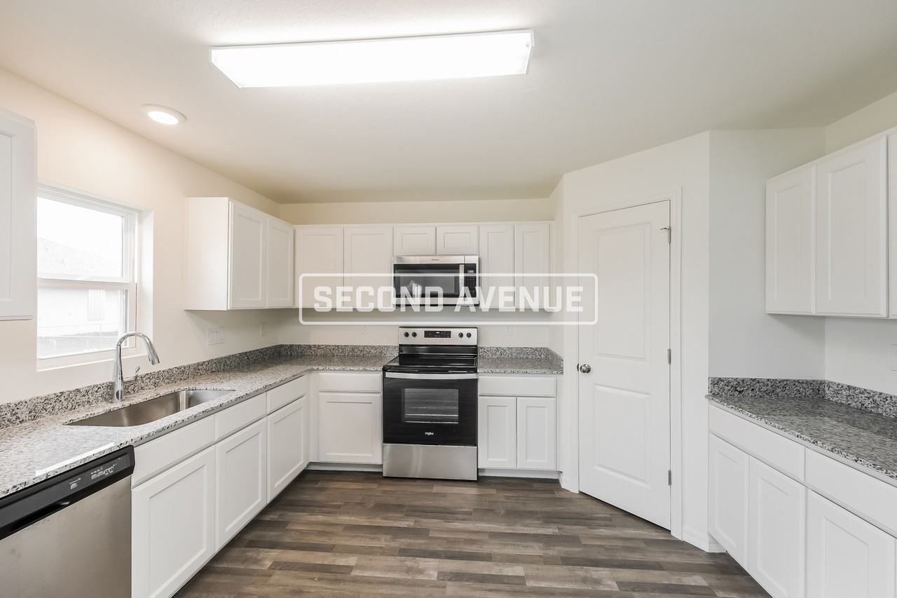 1912 Tanager Ave - Photo 4 of 17