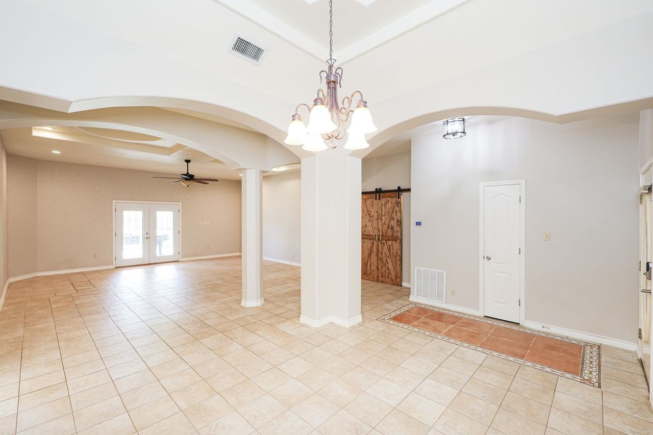 8902 Siller Loop - Photo 3 of 29