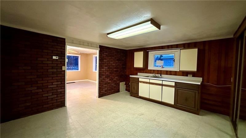 647A Hyde Park Rd - Photo 3 of 6