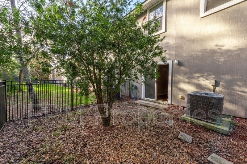 807 Scrub Jay Dr - Photo 3 of 37