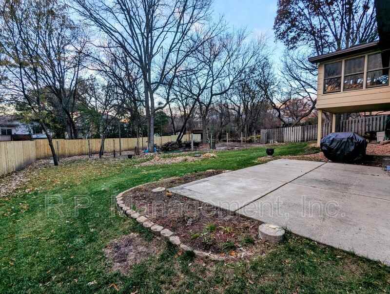 11884 Evergreen Cir Nw - Photo 2 of 26