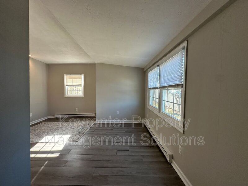 621 C St - Photo 2 of 15