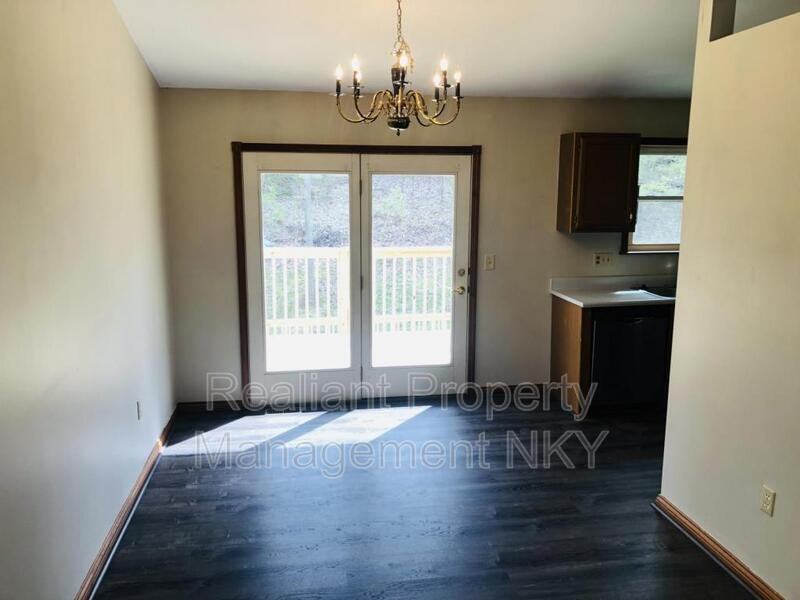 1672 Deer Run Dr - Photo 3 of 9
