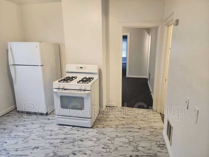 408 Woodlawn Ave #1 - Photo 3 of 26