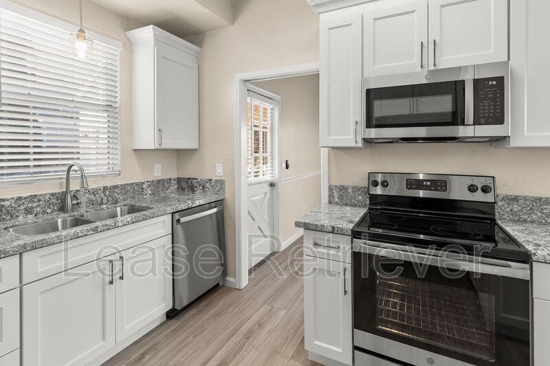 825 Heritage Pl - Photo 2 of 46