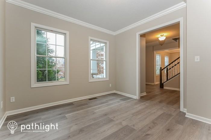 1097 Woodlawn Dr - Photo 2 of 20