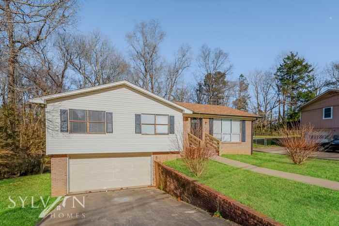 712 2nd Pl - Photo 3 of 14