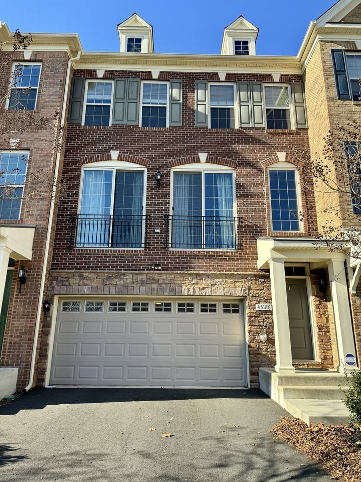 43186 Ashville Heights Sq #0 - Photo 2 of 26